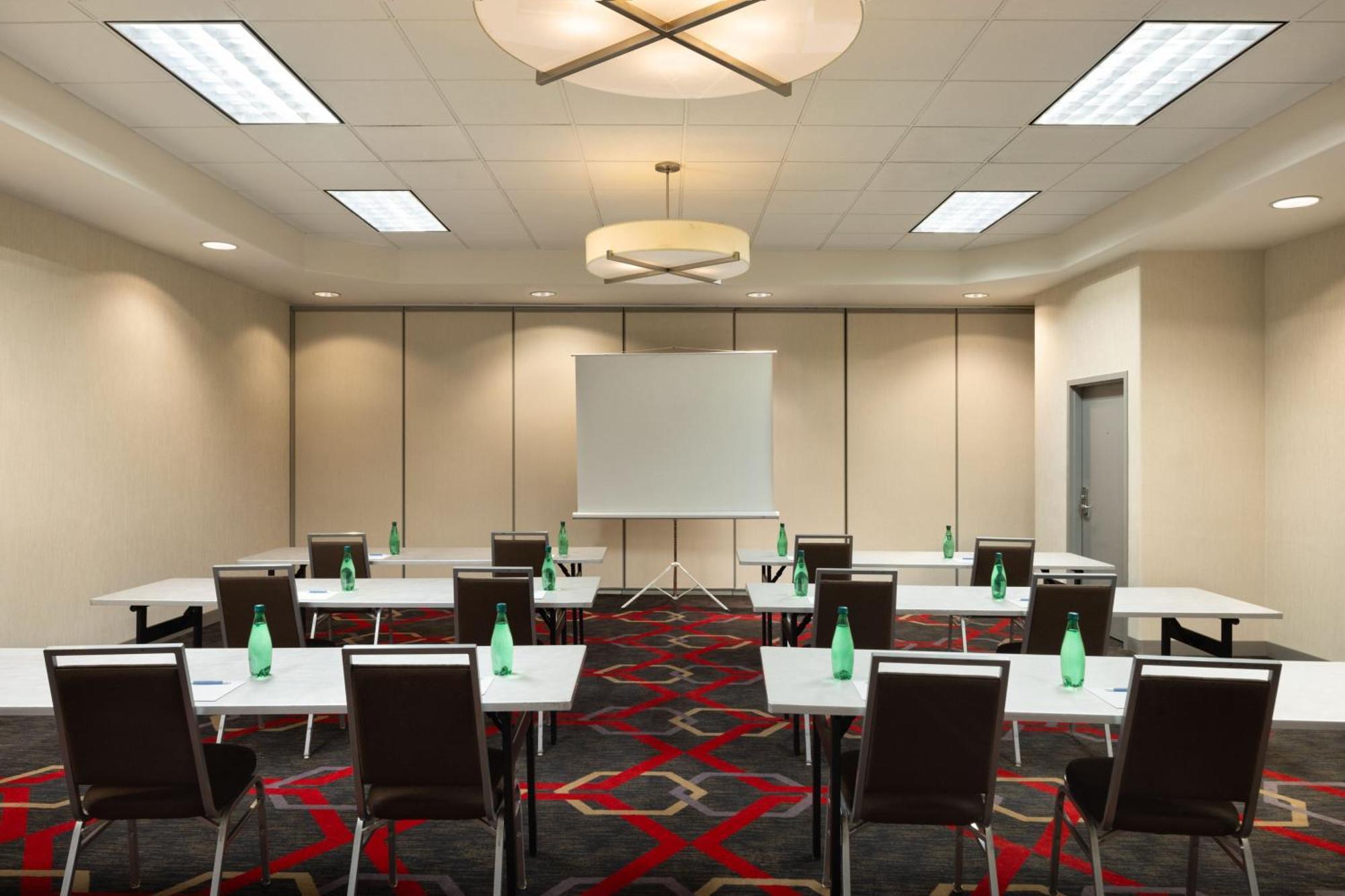 Four Points By Sheraton Edmonton South Eksteriør billede