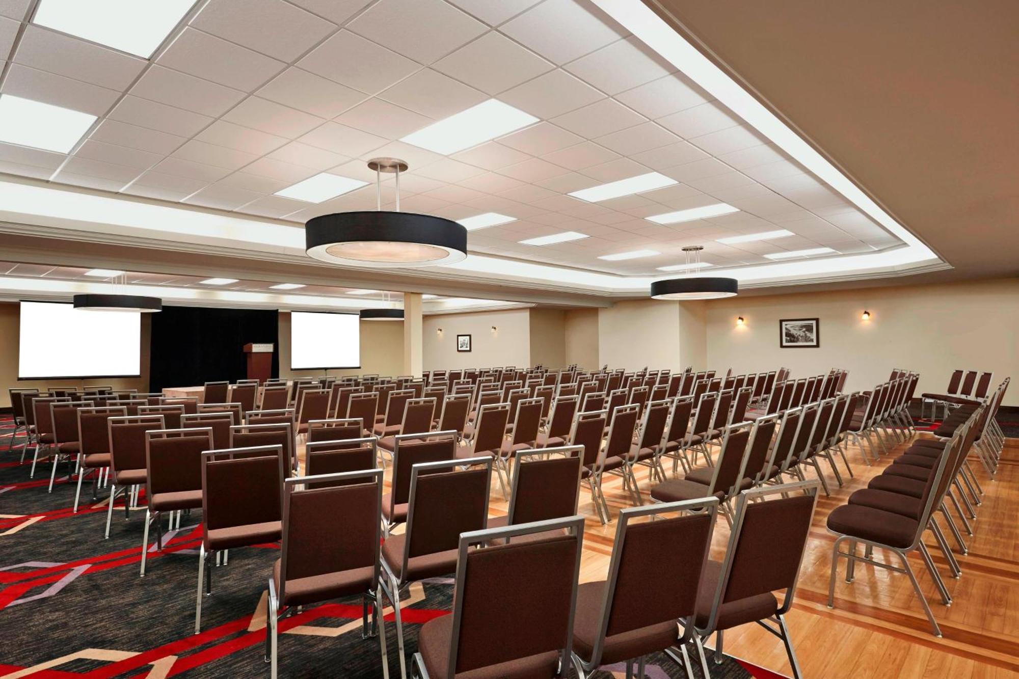 Four Points By Sheraton Edmonton South Eksteriør billede