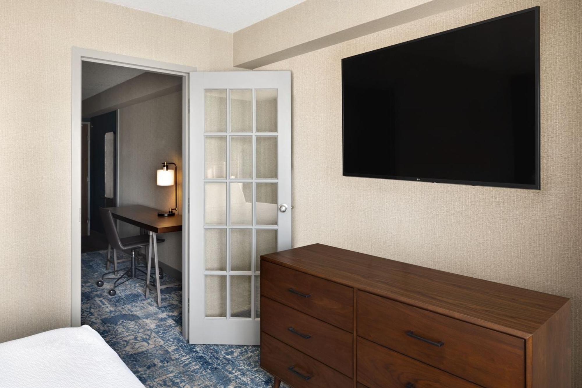 Four Points By Sheraton Edmonton South Eksteriør billede